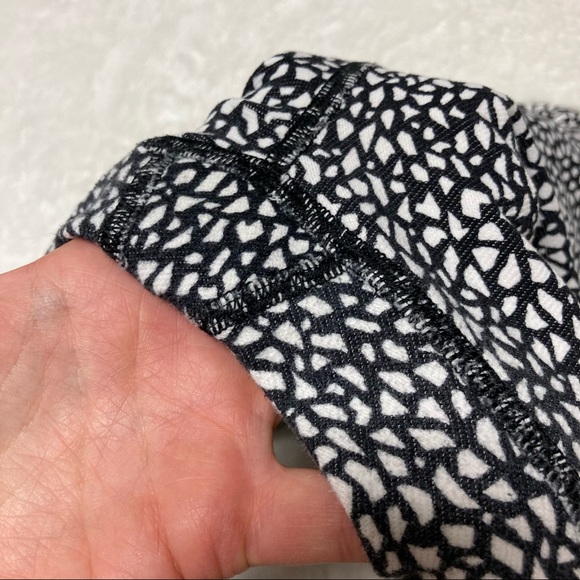 Lululemon Wunder Under Crop Hi-Rise Leggings Miss Mosaic Black Size 6 - Flaw - Picture 11 of 12